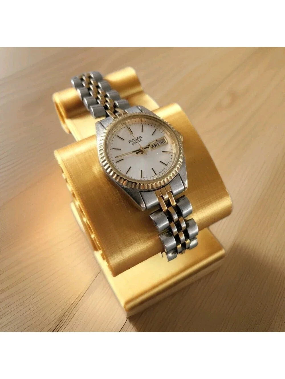 Pulsar Watch Women's Vintage Day Date Analog Quartz Two Tones 25mm 6.25
